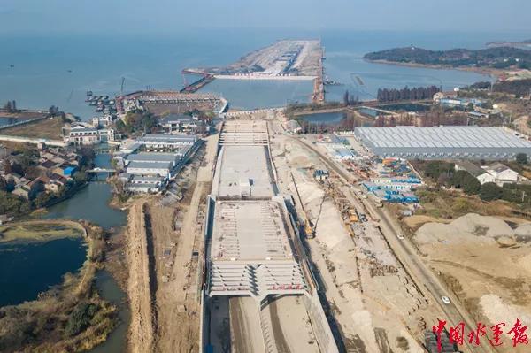 “三重六層”防水施工方案，確保國內(nèi)在建Z長湖底隧道滴水不漏