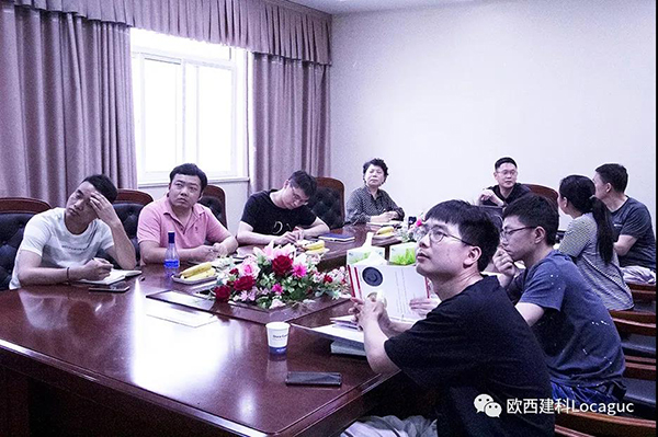 公司組織員工開展專業(yè)技術(shù)培訓